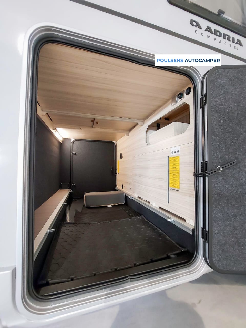 Vue arrière du Adria Compact 60Y Edition 2026