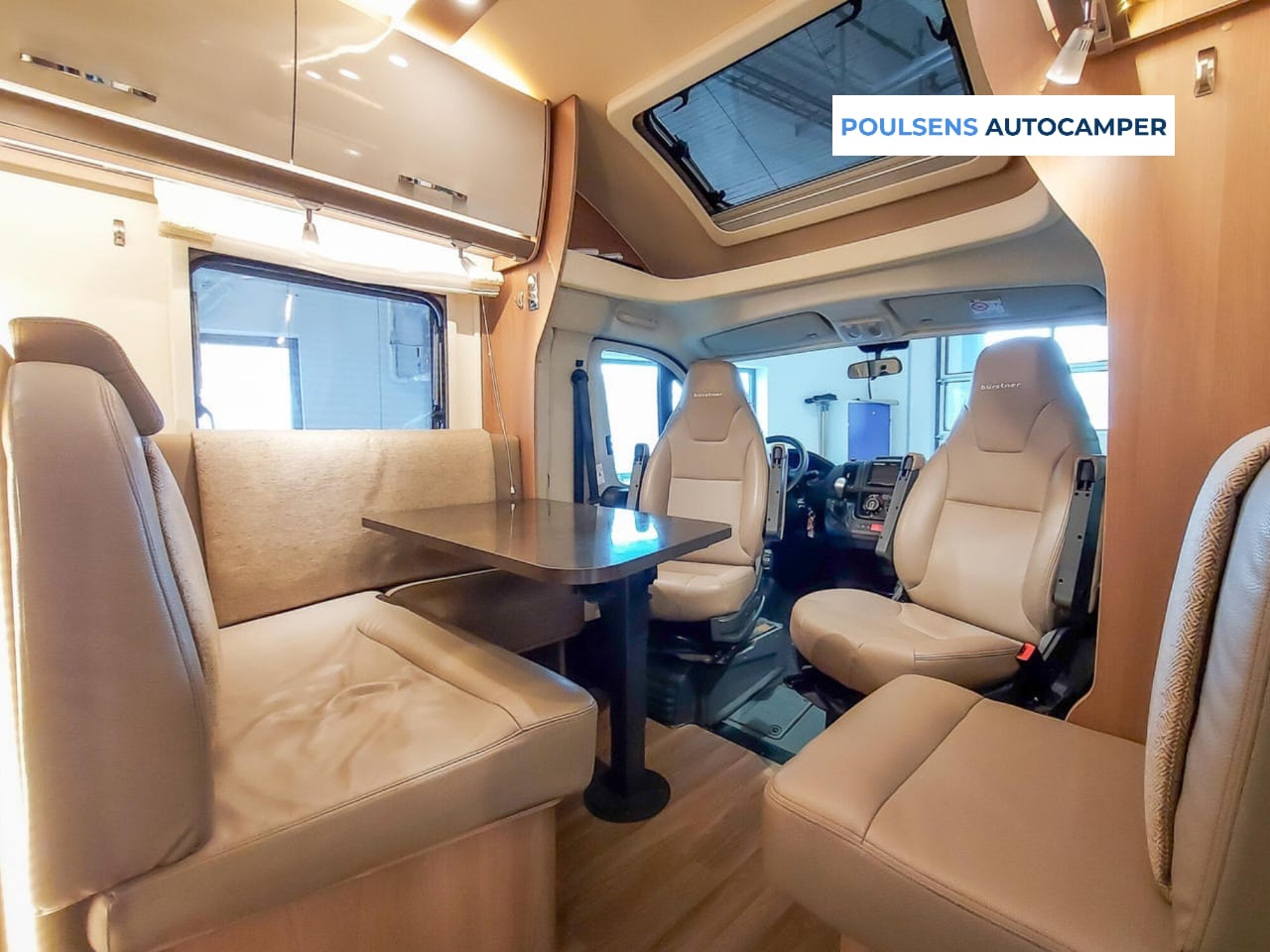 Salon intérieur du Bürstner Lyseo T 690 G