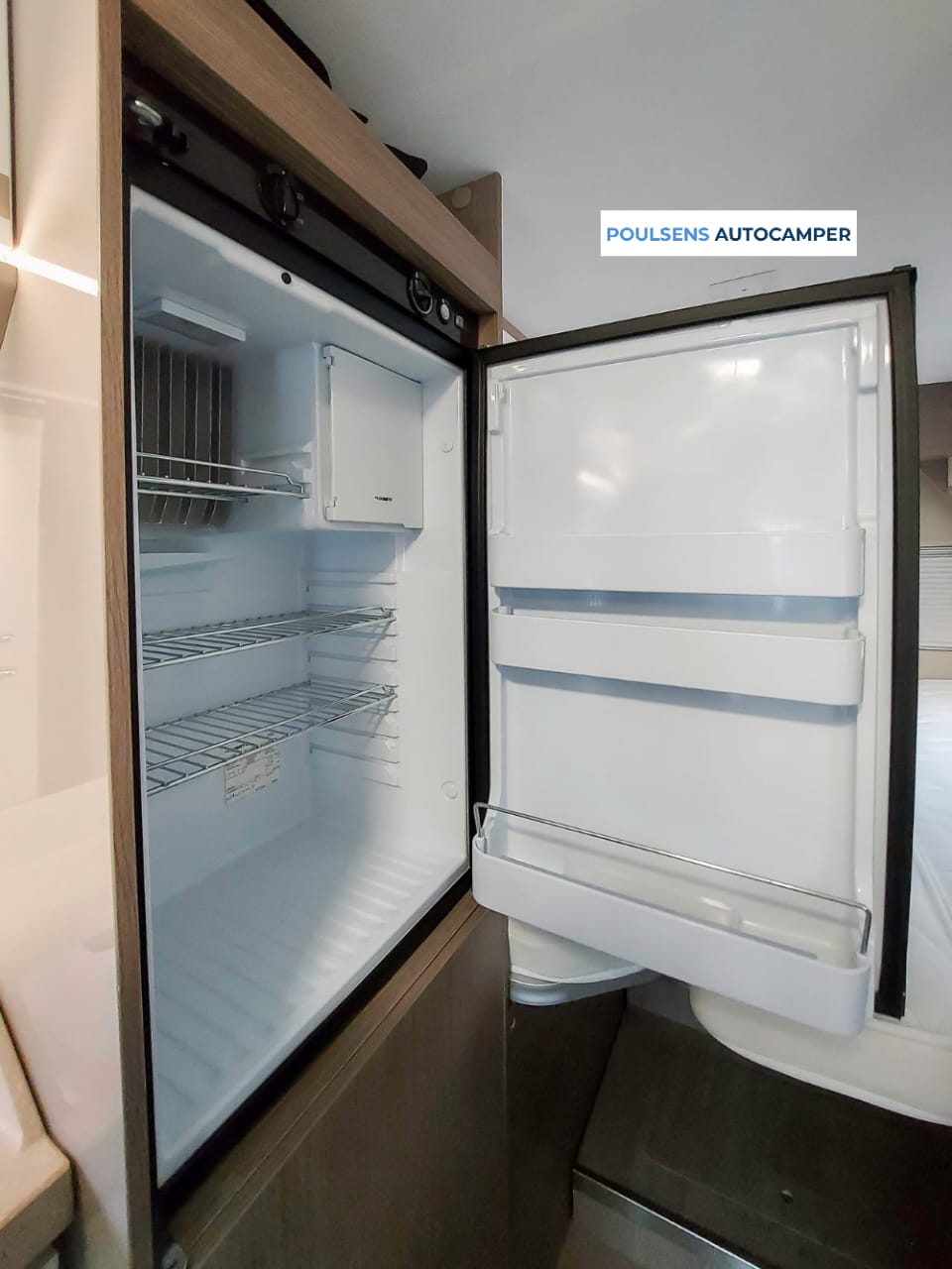 Cuisine du Challenger Van Elegance V217 avec réfrigérateur