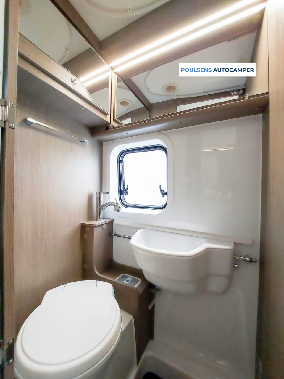 Salle de bain du Challenger Van Elegance V217