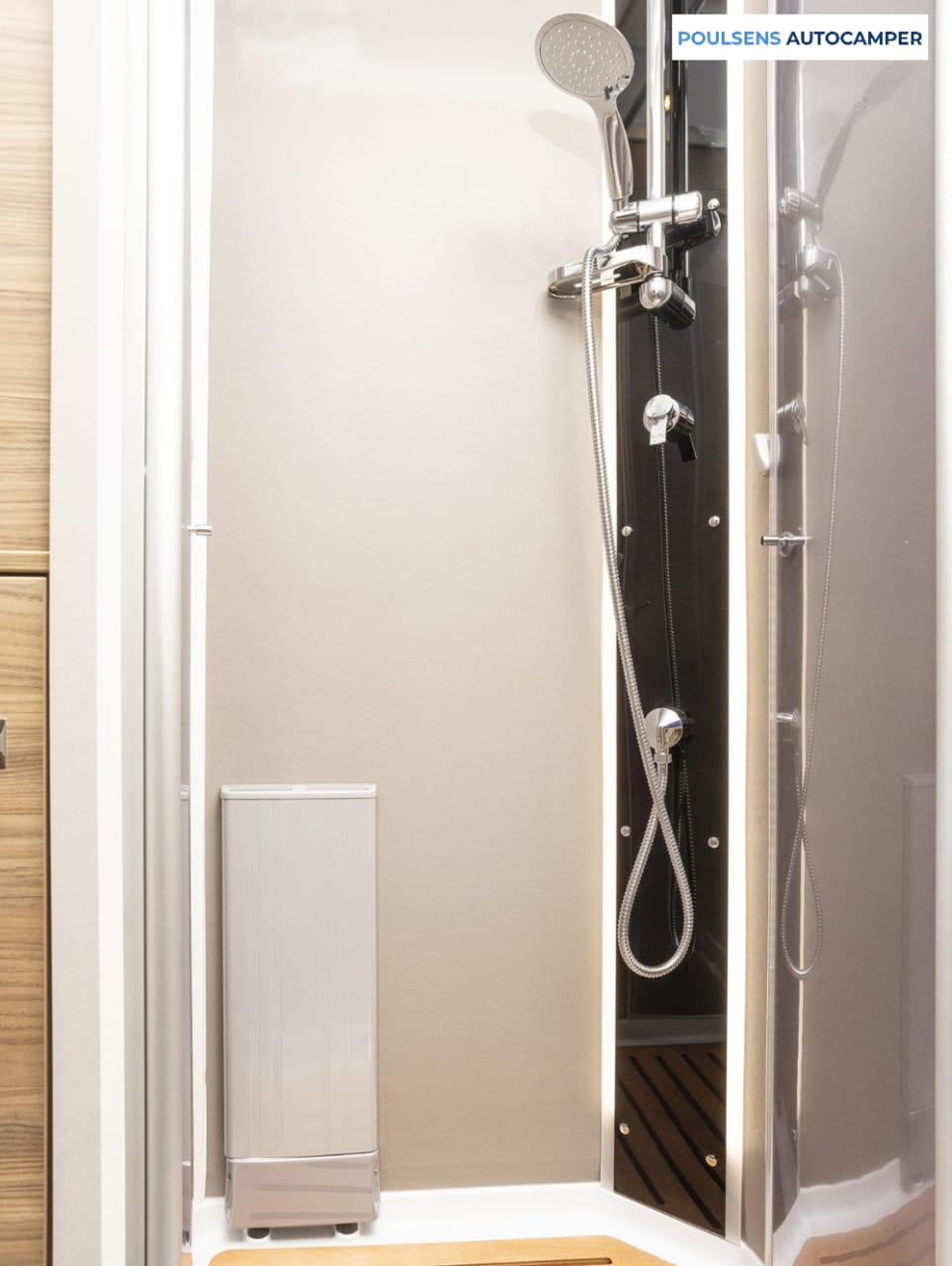 Salle de bain du camping-car intégré Dethleffs ALPA I 6820-2 2025