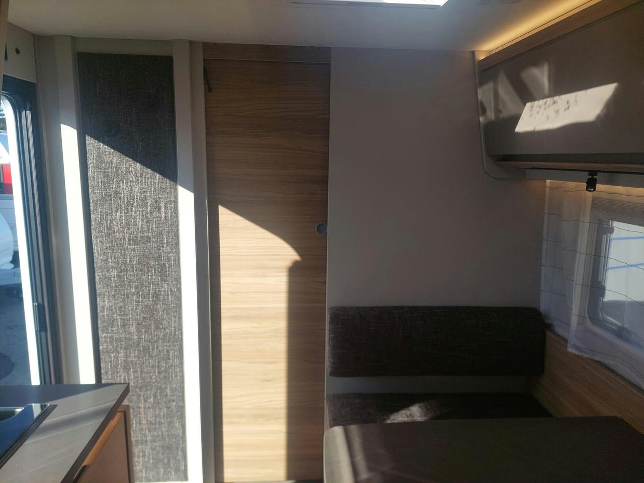 Vue intérieure de la Dethleffs Nomad 490 EST 2026