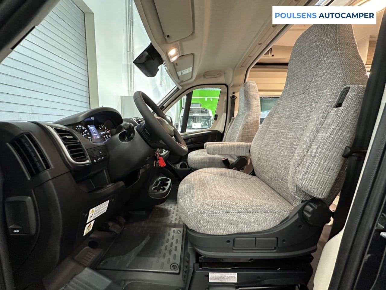 Cabine avant du Etrusco CV 640 SB 2026 avec tableau de bord Fiat