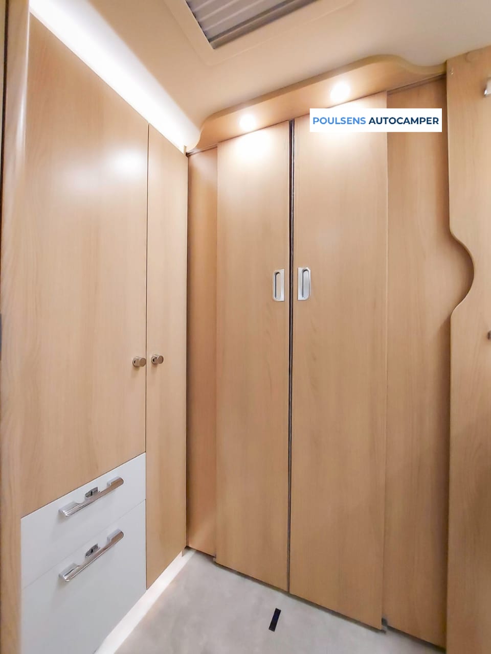 Vue intérieure du Hymer B‑ML I 880 BlackLine 2026 neuf