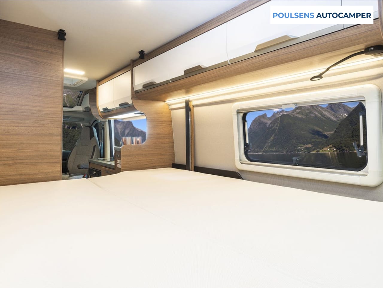 Espace couchage du camping-car urbain Knaus BOXLIFE 600 ME 2023 d’occasion avec lits jumeaux, lit pavillon et dinette convertible