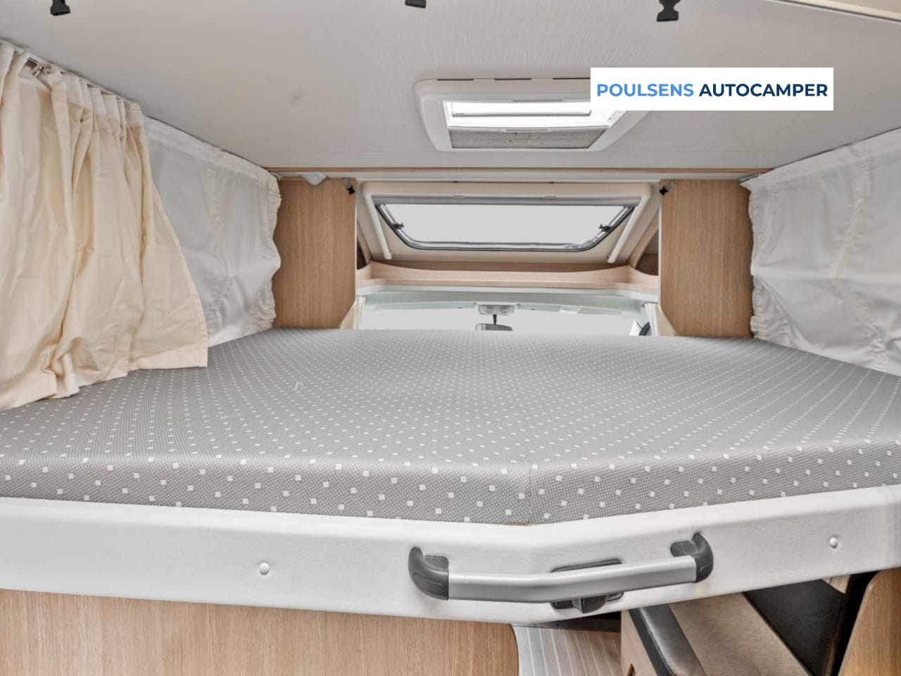 Espace couchage du Sunlight T68 avec lits simples et lit pavillon